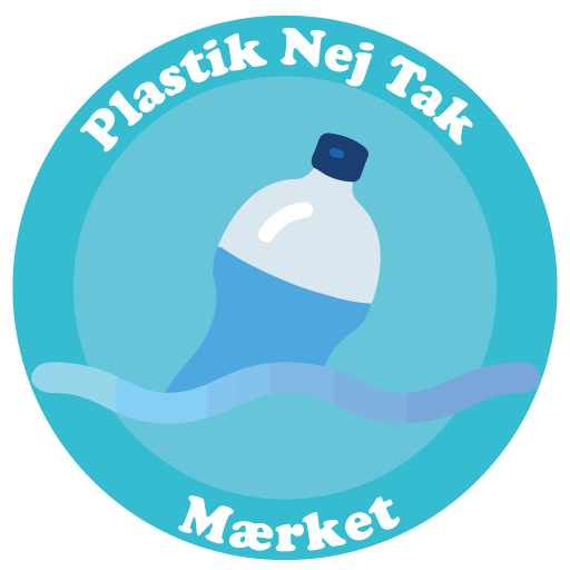 Plastik Nej Tak skilt med vandflaske i hav og Mærket tekst